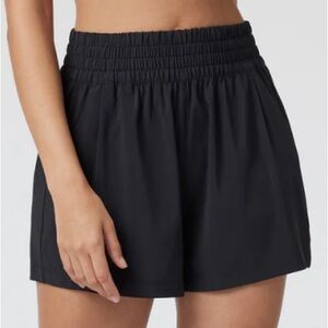 Vuori Villa short women black size Medium new with tags, Athletic shorts